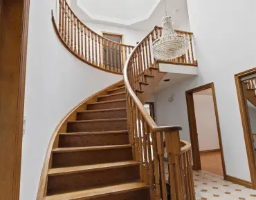 107 Pemberton Ave <a href='https://luckyalan.com/community.php?community=Toronto:Newtonbrook East'>Newtonbrook East, Toronto</a> 4 beds 4 baths 2 garage $1.9M