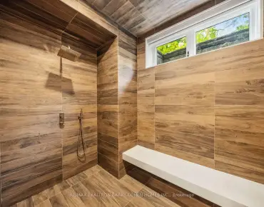 19 Granite St <a href='https://luckyalan.com/community_CN.php?community=Toronto:Clanton Park'>Clanton Park, Toronto</a> 4 beds 4 baths 2 garage $1.39M