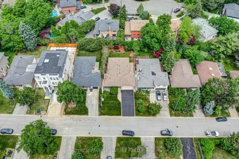 Toronto Bayview Village community 43 Viamede Cres For Sale