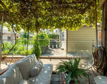 
221 Palmerston Ave Trinity-Bellwoods - 4 beds 3 baths 2 parking space(s) listed at $1385000