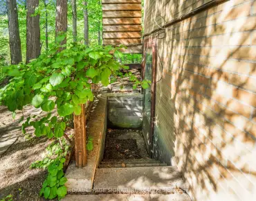 43 Sagebrush Ln <a href='https://luckyalan.com/community_CN.php?community=Toronto:Parkwoods-Donalda'>Parkwoods-Donalda, Toronto</a> 6 beds 3 baths 2 garage $1.75M