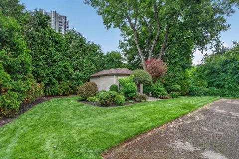 Toronto St. Andrew-Windfields community 110 Upper Canada Dr For Sale