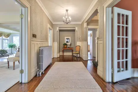 Toronto Rosedale-Moore Park community 127 Roxborough Dr For Sale