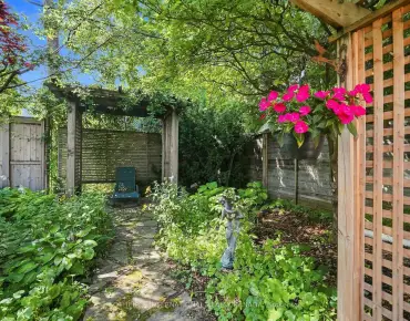 
356 Howland Ave Casa Loma - 4 beds 3 baths  parking space(s) listed at $1600000