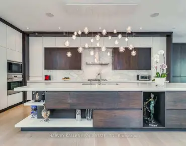 
33 Tarlton Rd Forest Hill South - 4 beds 5 baths 2 parking space(s) listed at $4595000