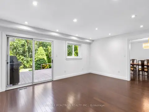 Toronto Banbury-Don Mills community 42 Apollo Dr For Sale