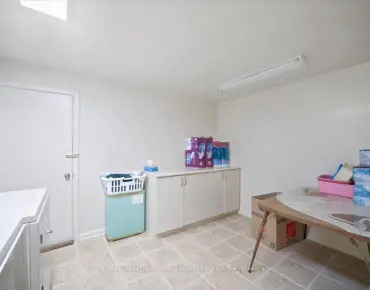44 Kennard Ave Bathurst Manor, Toronto 3 beds 2 baths 1 garage $1.05M