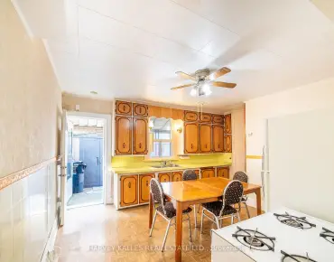 
6 Crocker Ave Trinity-Bellwoods - 3 beds 1 baths  parking space(s) listed at $799000