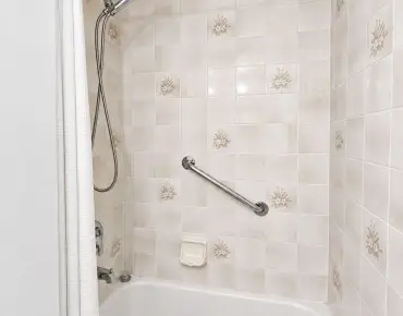 39 Sumner Heights Dr Bayview Village, Toronto 3 beds 3 baths 2 garage $1.19M