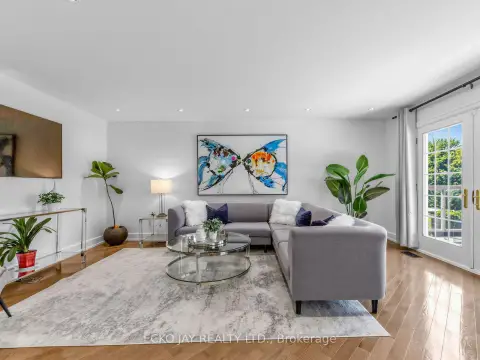 Toronto Henry Farm community 22 Meadowglade Cres For Sale