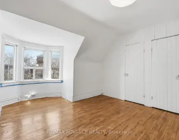 82A Augusta Ave Kensington-Chinatown - 4 beds 2 baths parking space(s) listed at $1099000