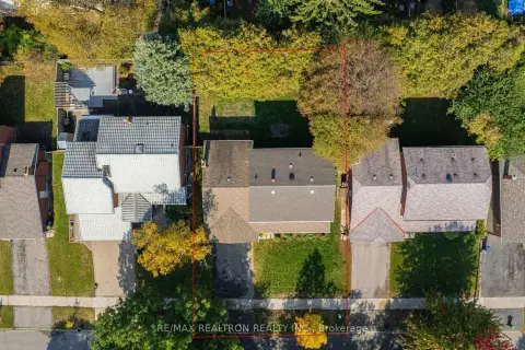 Toronto Hillcrest Village community 74 Aspenwood Dr For Sale