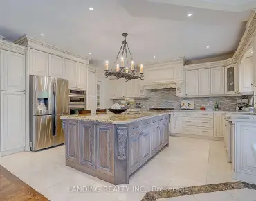 
24 Abbotsford Rd Willowdale West - 4 beds 5 baths 2 parking space(s) listed at $2639000