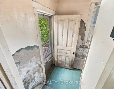 
101 Beatrice St Trinity-Bellwoods - 5 beds 3 baths 1 parking space(s) listed at $1088800