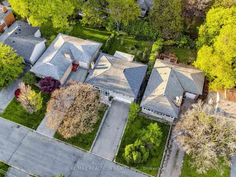 Toronto Bayview Village community 33 Sumner Heights Dr For Sale