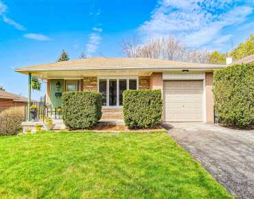 107 Elmwood Ave <a href='https://luckyalan.com/community_CN.php?community=Toronto:Willowdale East'>Willowdale East, Toronto</a> 3 beds 2 baths 1 garage $1.6M