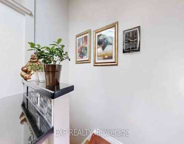 6 Abbottswood Rd Bendale, Toronto 3 beds 2 baths garage $998K