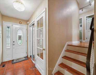 8 Pandora Circ Woburn, Toronto 3 beds 1 baths 1 garage $749.9K