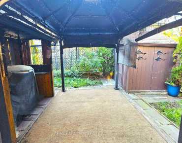 19 Pondtail Dr Milliken, Toronto 3 beds 3 baths 1 garage $969K
