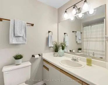 
Finch  Liverpool, Pickering 4 beds 2 baths 2 garage $799.999K