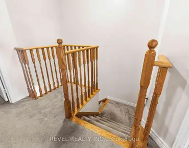 
Shepway  Duffin Heights, Pickering 3 beds 3 baths 1 garage $769.99K