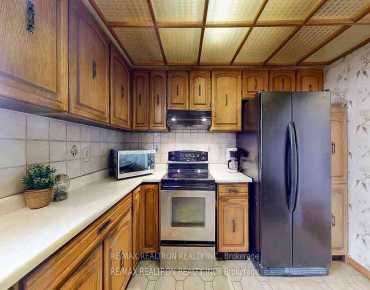 69 Mossbank Dr Woburn, Toronto 3 beds 2 baths  garage $829K
