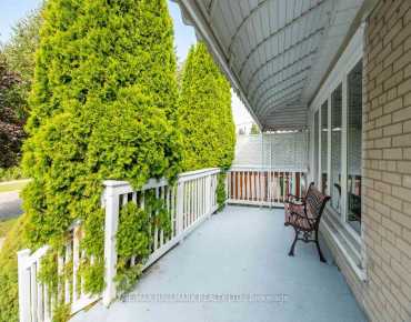 67 Trinnell Blvd Clairlea-Birchmount, Toronto 3 beds 2 baths  garage $879K
