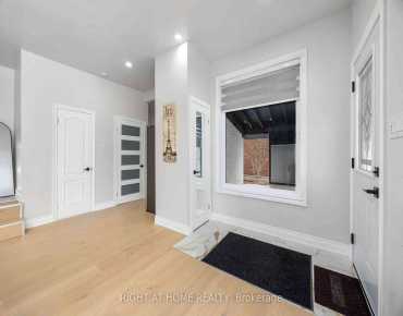 53 Gaiety Dr Woburn, Toronto 3 beds 4 baths 1 garage $899.9K