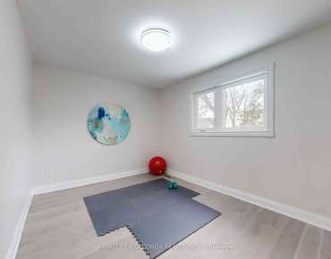 30 Chiswell Cres <a href='https://luckyalan.com/community_CN.php?community=Toronto:Willowdale East'>Willowdale East, Toronto</a> 3 beds 4 baths 1 garage $1.388M