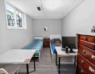 29 Portico Dr Woburn, Toronto 3 beds 4 baths 1 garage $1.12M
