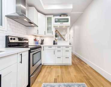 
135 Jay St Maple Leaf, Toronto 3 beds 3 baths 2 garage $1.049M