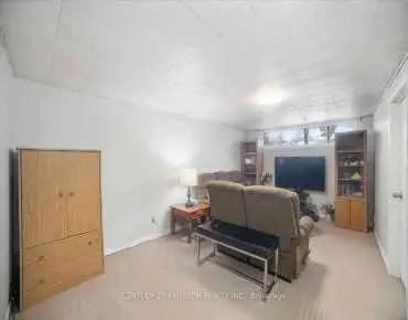 9 Durrington Cres Bendale, Toronto 3 beds 2 baths  garage $939.9K
