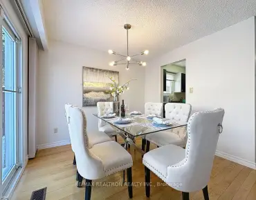 72 Lowry Sq Malvern, Toronto 3 beds 2 baths  garage $800K