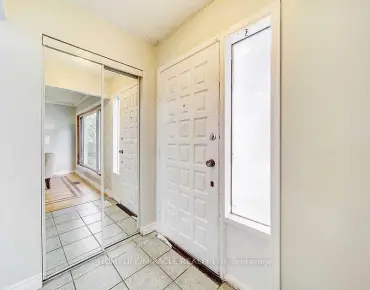 72 Lowry Sq Malvern, Toronto 3 beds 2 baths  garage $800K
