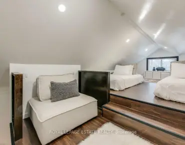 215 Pickering St East End-Danforth, Toronto 1 beds 2 baths garage $1.25M