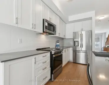 
Barrington  Crescent Town, Toronto 2 beds 2 baths 1 garage $799.99K