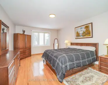 
6 Turtle Island Rd Englemount-Lawrence, Toronto 3 beds 3 baths 1 garage $1.1M