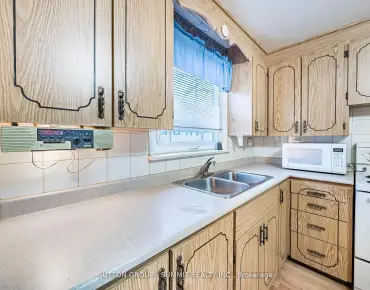 21 GRACE St Eglinton East, Toronto 2 beds 2 baths  garage $829.9K
