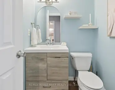 
1302 Ferncliff Circ Liverpool, Pickering 3 beds 3 baths 1 garage $799.7K