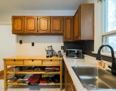 190 Snowdon Ave <a href='https://luckyalan.com/community_CN.php?community=Toronto:Lawrence Park North'>Lawrence Park North, Toronto</a> 3 beds 4 baths  garage $2.495M