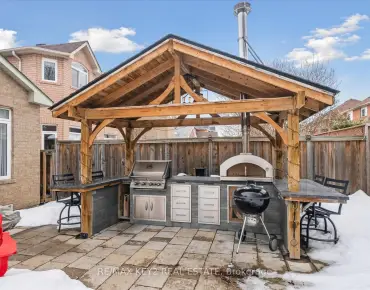 421 Pineview Ln Amberlea, Pickering 3 beds 3 baths 2 garage $969K
