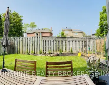 1 Hawksbury Dr <a href='https://luckyalan.com/community_CN.php?community=Toronto:Bayview Village'>Bayview Village, Toronto</a> 4 beds 3 baths 2 garage $1.79M