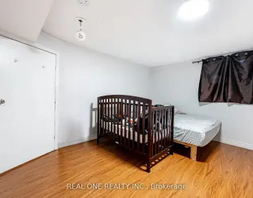 
18 Courton Dr Wexford-Maryvale, Toronto 3 beds 2 baths  garage $979K
