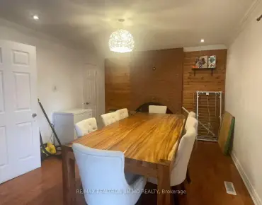 4 Longbow Sq Steeles, Toronto 4 beds 5 baths 2 garage $1.48M
