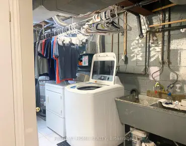 365 Assiniboine Rd York University Heights, Toronto 5 beds 5 baths 2 garage $1.15M