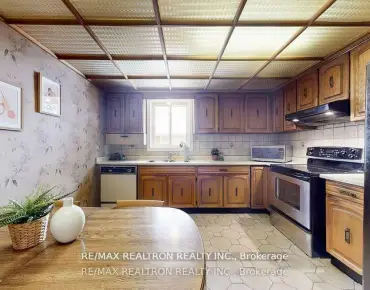 
58 Hazelnut Cres N <a href='https://luckyalan.com/community.php?community=Toronto:Pleasant View'>Pleasant View, Toronto</a> 3 beds 2 baths 1 garage $920K