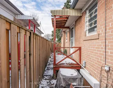 115 Elise Terr <a href='https://luckyalan.com/community_CN.php?community=Toronto:Newtonbrook West'>Newtonbrook West, Toronto</a> 3 beds 4 baths garage $998K