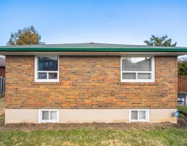 
Duplex  <a href='https://luckyalan.com/community.php?community=Toronto:Yonge-Eglinton'>Yonge-Eglinton, Toronto</a> 4 beds 6 baths 1 garage $2.799M