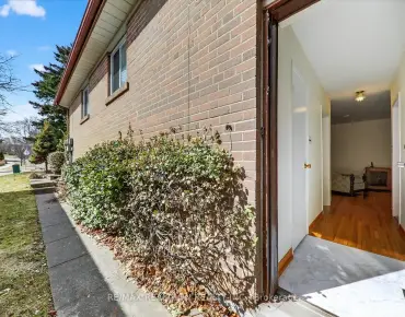 
144 Merkley Sq Morningside, Toronto 3 beds 3 baths 1 garage $889K
