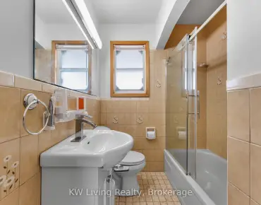 105 Moreau Trl Clairlea-Birchmount, Toronto 3 beds 4 baths 2 garage $1.3M